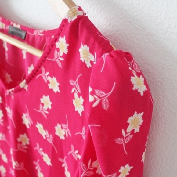 Vince Camuto Tops - Vince Camuto Floral Puffed Sleeve Blouse L624